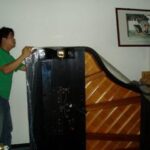 3.第二層保護：使用護套將鋼琴捆紮牢固，以利搬運。