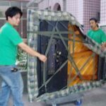 4.將捆綁好的鋼琴，利用毛蟹車搬運。